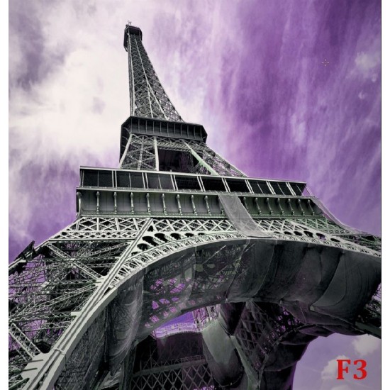 Photo murals Eiffel tower in purple background