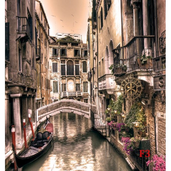Wallpapers mural traditional view of canal in Venice Wallpapers mural traditional view of canal in Venice