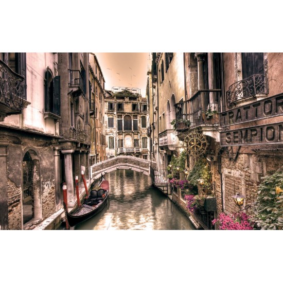 Wallpapers mural traditional view of canal in Venice Wallpapers mural traditional view of canal in Venice