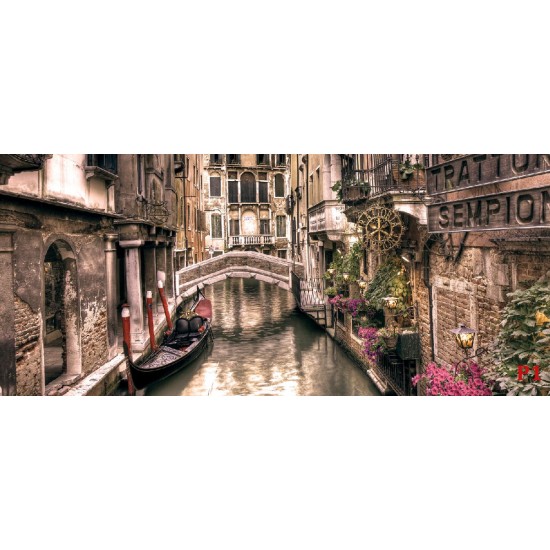 Wallpapers mural traditional view of canal in Venice Wallpapers mural traditional view of canal in Venice