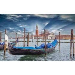 Wallpapers view of Venice with gondola and blue sky Wallpapers view of Venice with gondola and blue sky