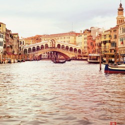 Wallpapers mural view Rialto Bridge Venice with and without columns
