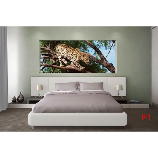 Wallpapers mural hunting leopard on a tree
